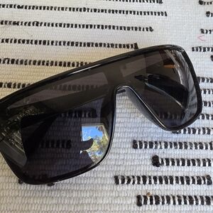 QUAY Nightfall Curved Oversized Shield Sunglasses in Black. Unisex